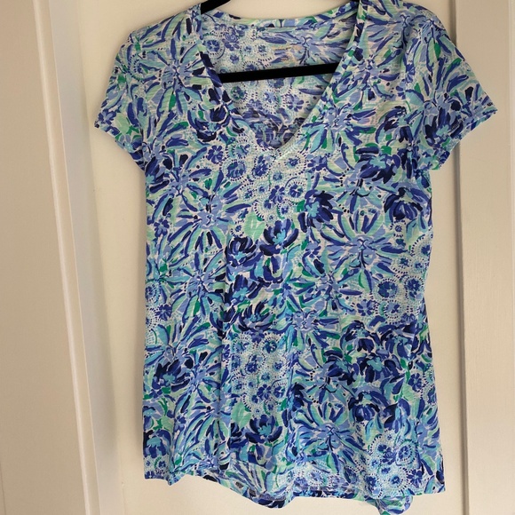 Lilly Pulitzer V neck T - Picture 1 of 5